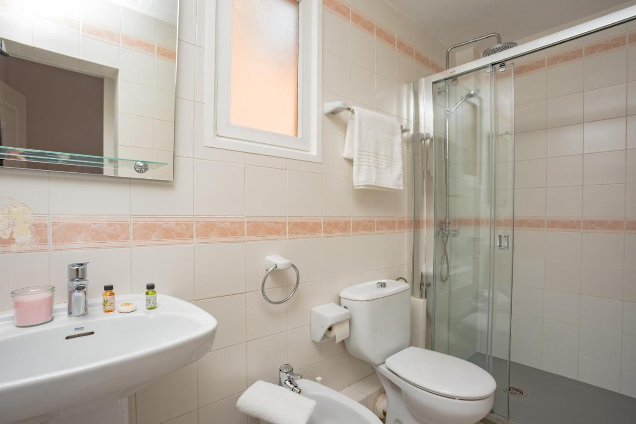 Antonios Hostal Sitges Dış mekan fotoğraf