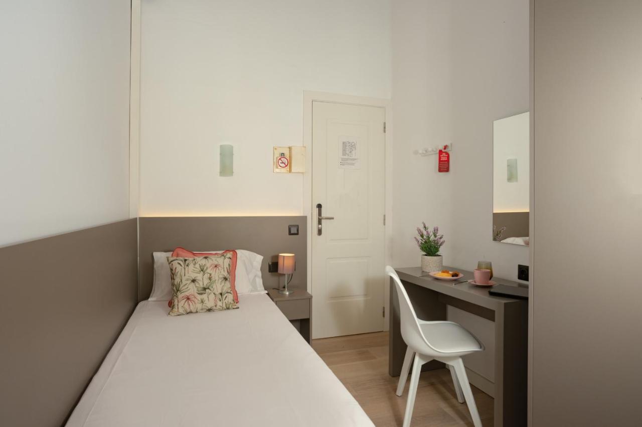 Antonios Hostal Sitges Dış mekan fotoğraf