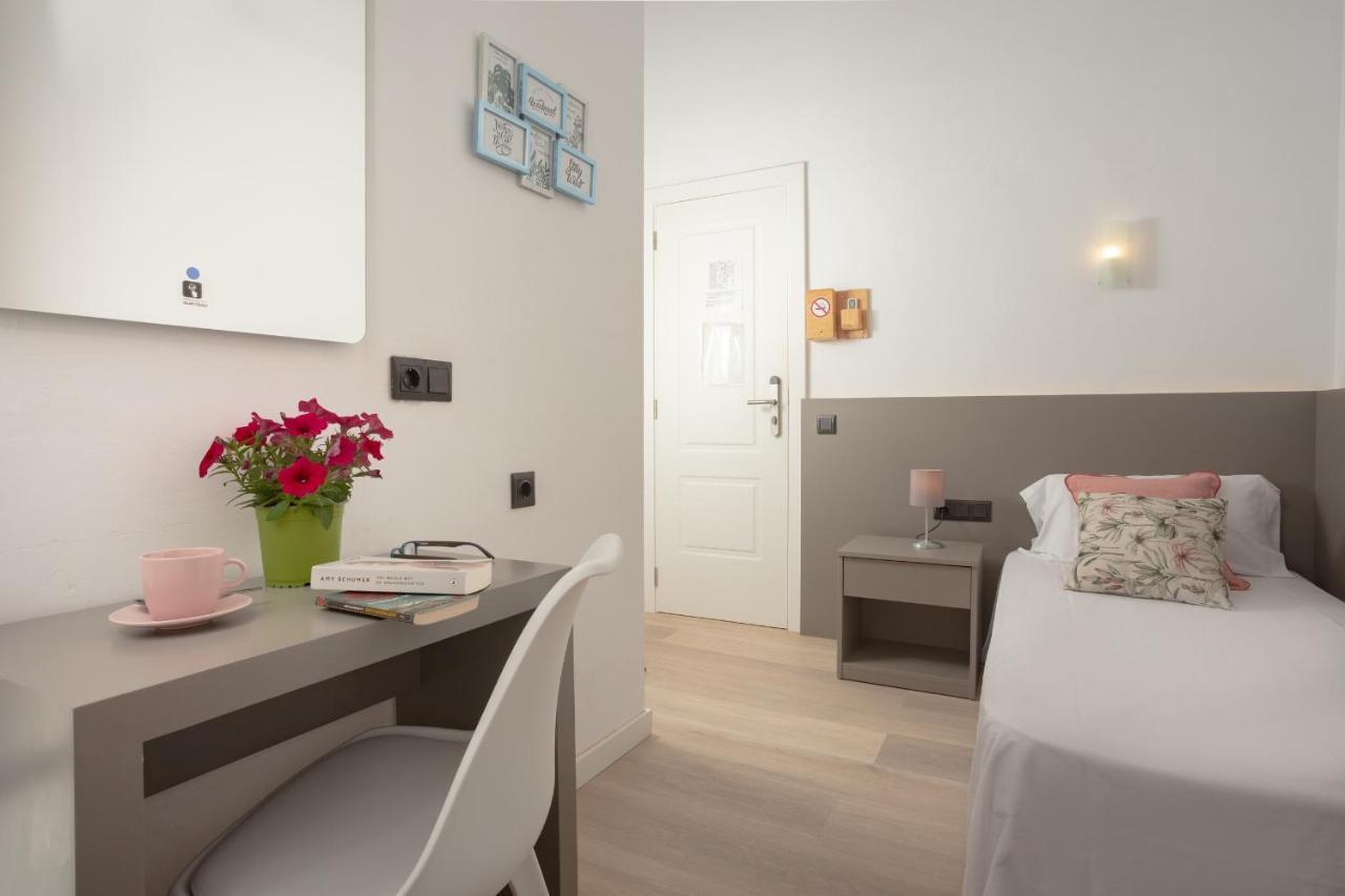 Antonios Hostal Sitges Dış mekan fotoğraf
